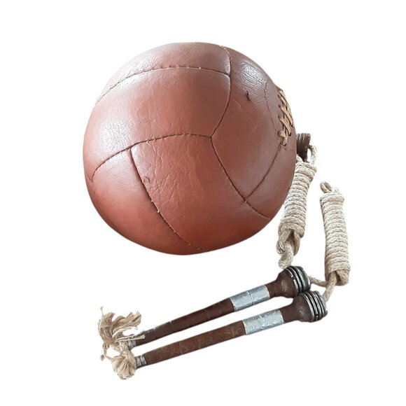 Antique 1930's 12 Panel Leather Medicine Ball & 2 Skipping Jump Ropes - Picture 6 of 10